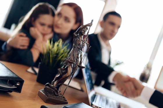 Recours &agrave; un avocat pour d&eacute;finir le lieu de r&eacute;sidence de l'enfant apr&egrave;s un divorce